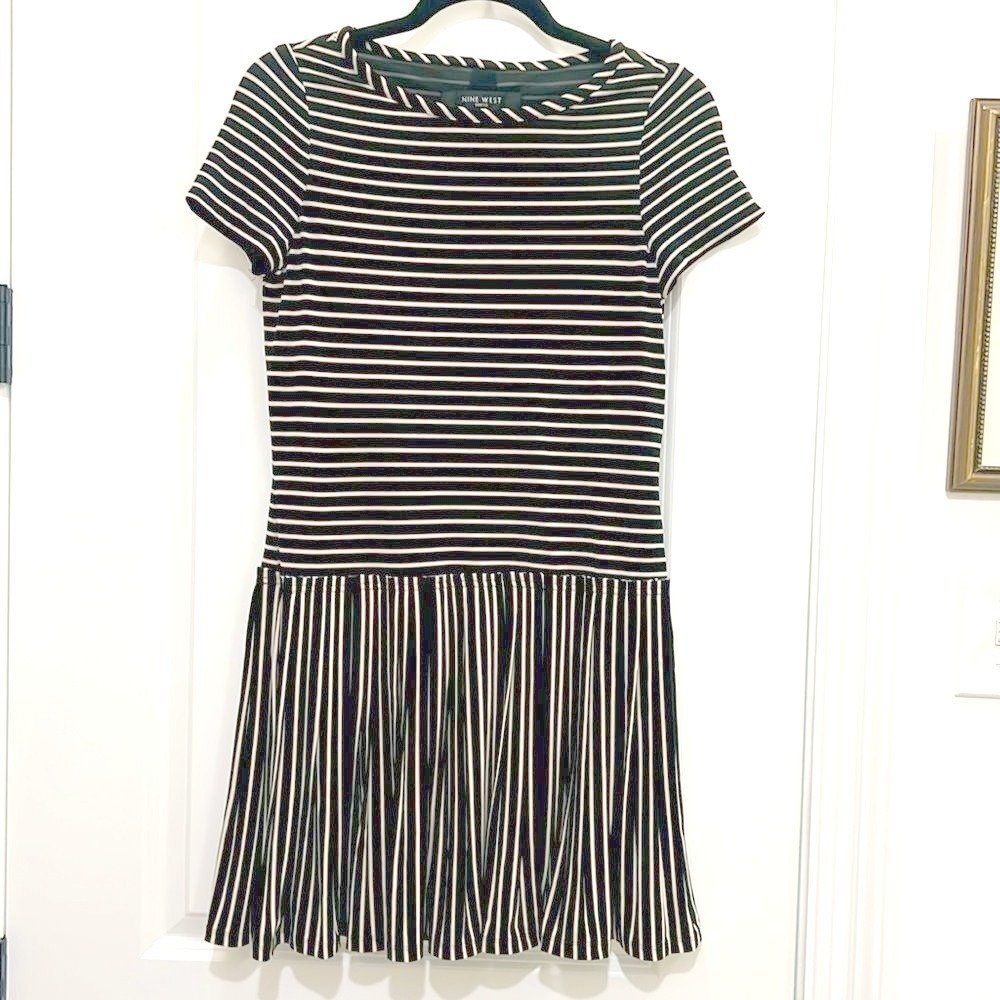 Nine West Black & White Striped Short Sleeve Drop‎ Waist Dress Size 2